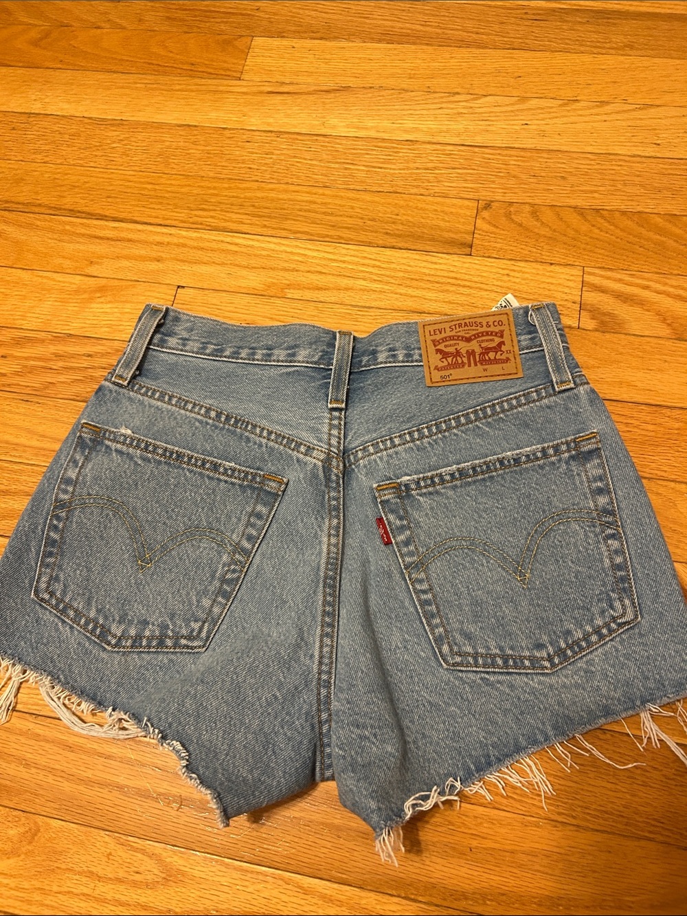 Levi’s 501 medium wash distressed denim shorts - Picture 3 of 5